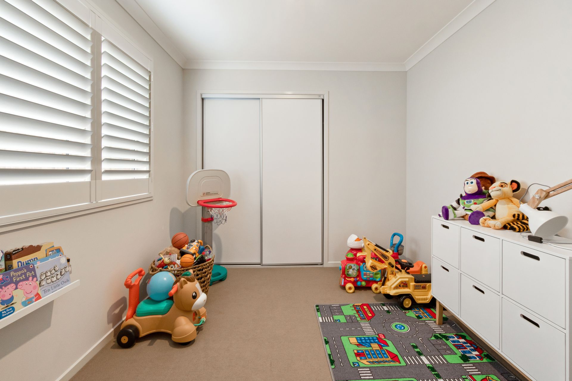 Modern family home, convenient Location & comfortable lifestyle!!!