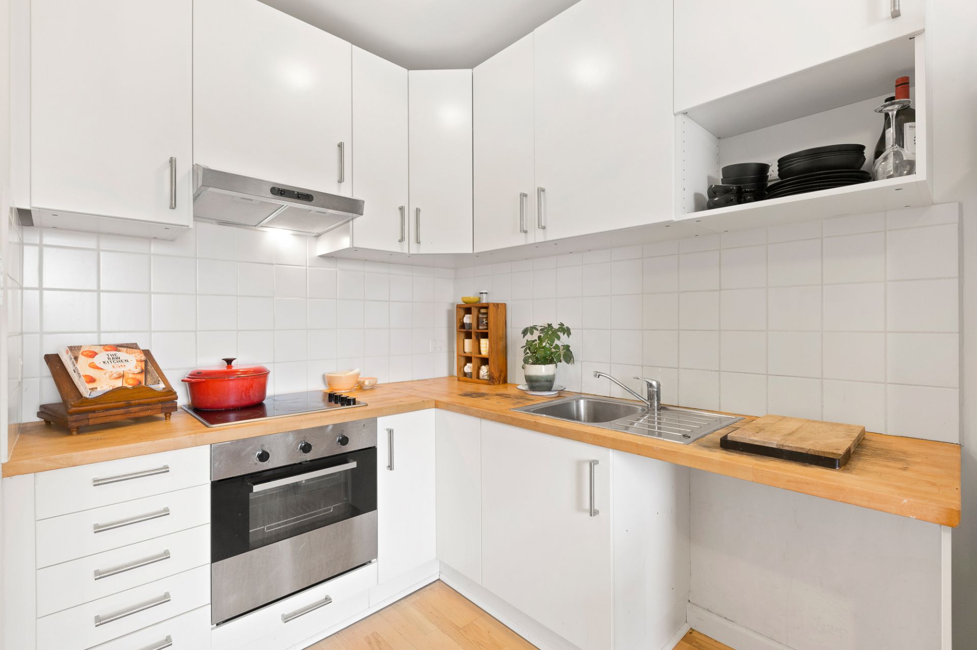 Bright, Refurbished Apartment!
