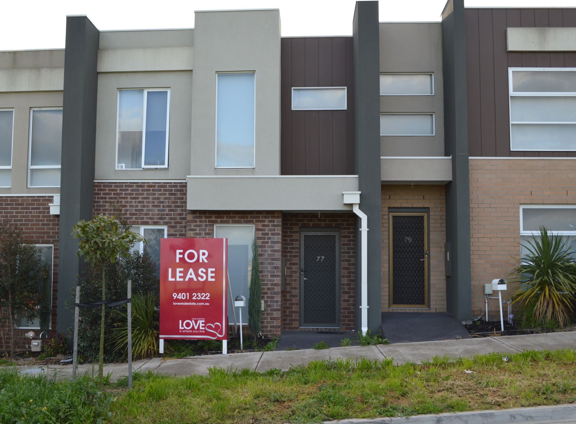LIGHT FILLED TOWNHOUSE   *Insp Mon 19th Dec @ 5:00pm*