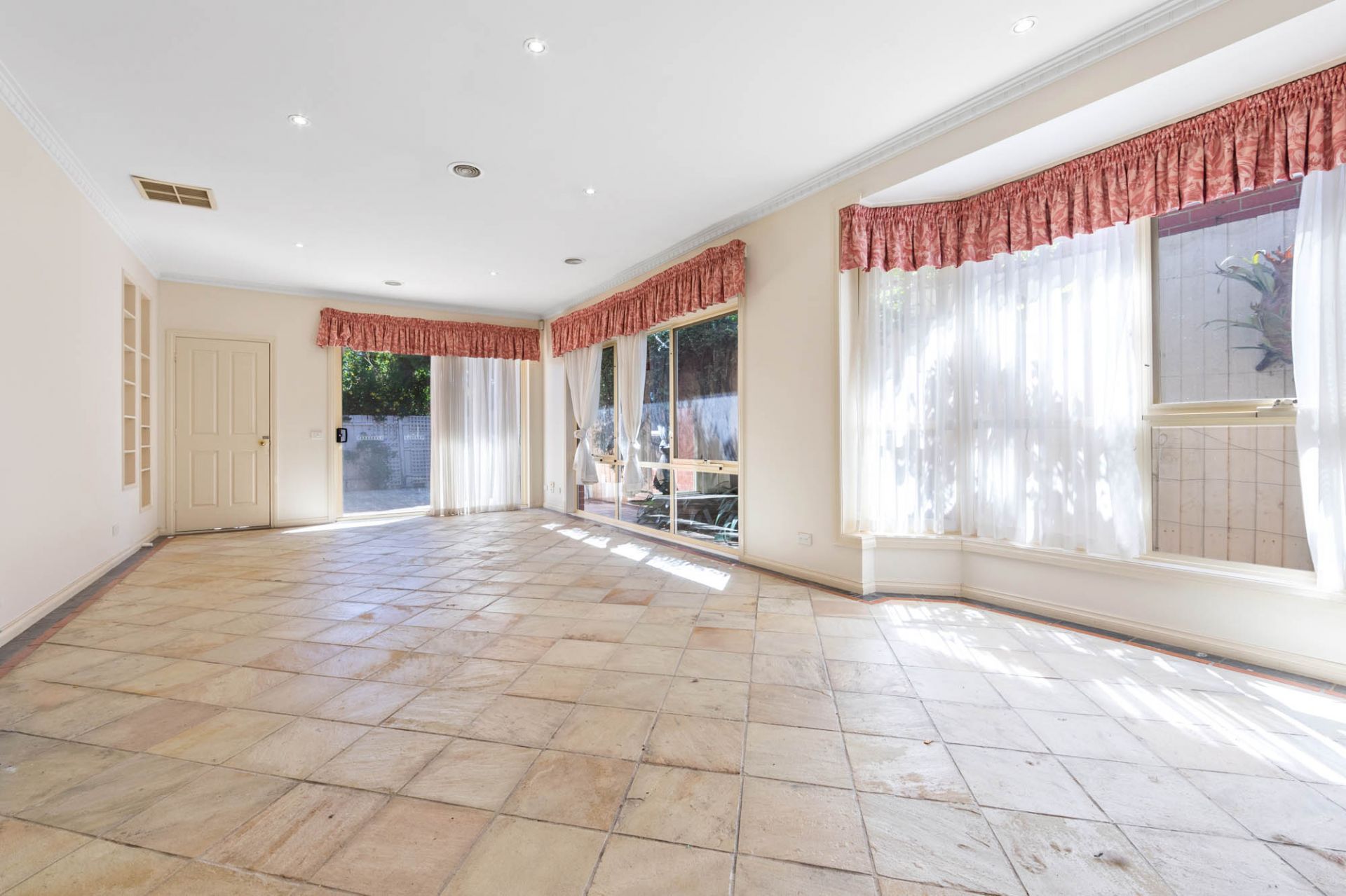 16A Wattle Grove, McKinnon - Thumbnail 4