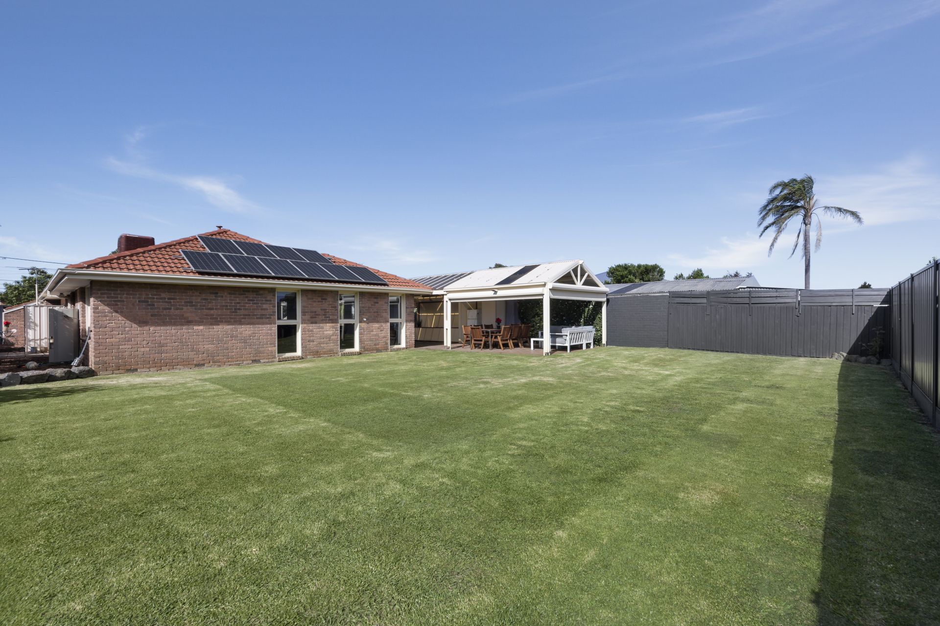 Timeless Style With An Alluring Alfresco