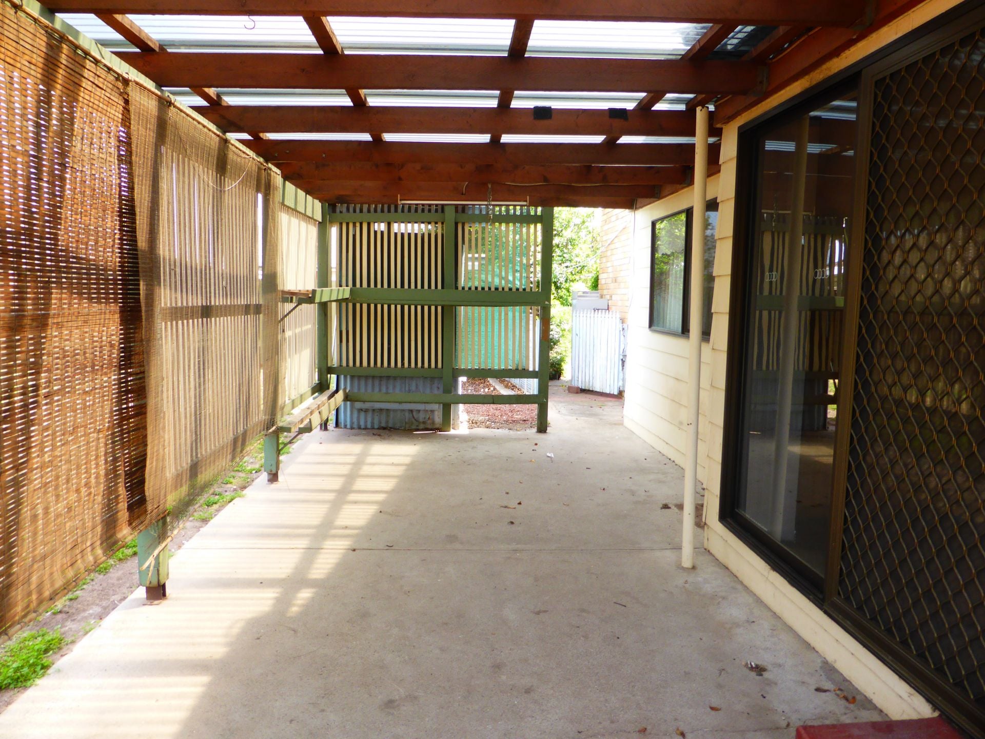 Perfectly hidden, Perfectly Cosy

*6 Month Lease with possible Extension*