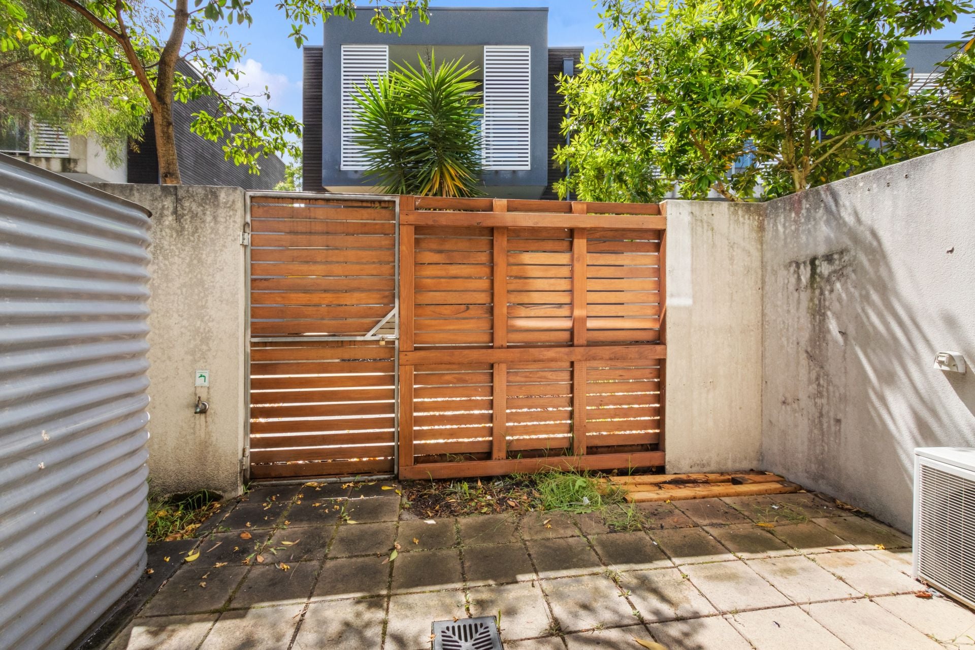 MODERN LIVING, IN THE CONVENIENT JARRAH ESTATE