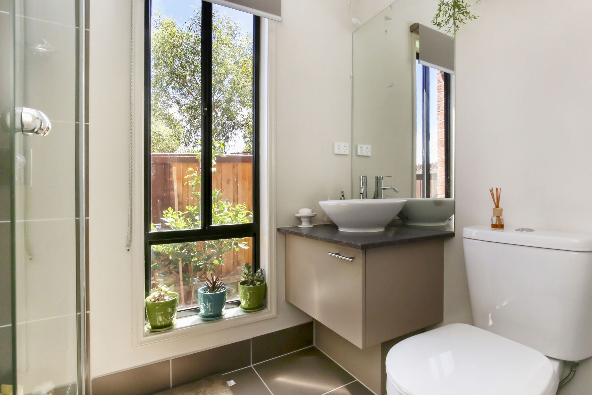 LUXURY LIVING !!!  ***GARDENER INCLUDED***