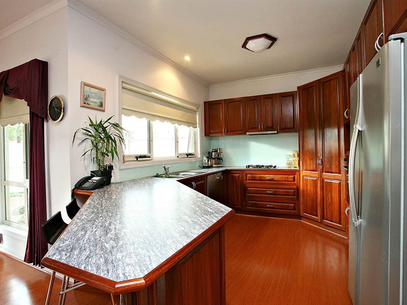 8 Rangeview Street, Cairnlea - Thumbnail 3