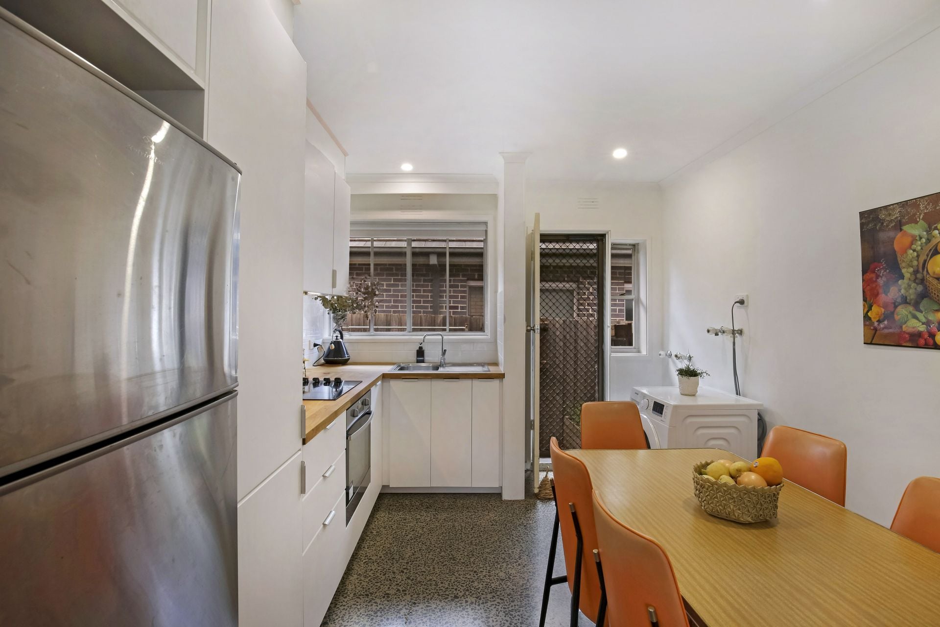 6 Month's lease, Modern Villa - Walk to High Street