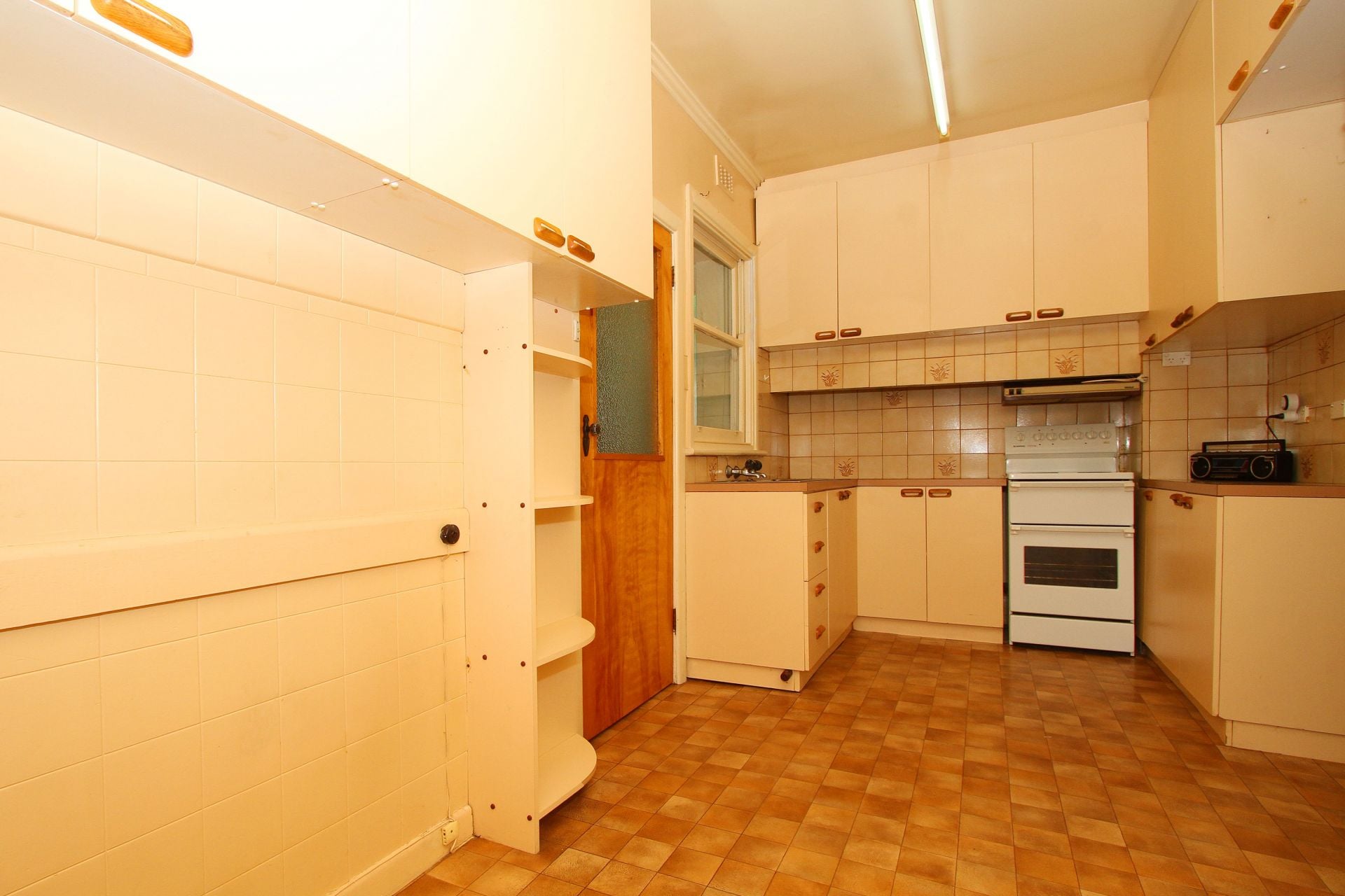 WELL- LOVED THREE BEDROOM HOME !