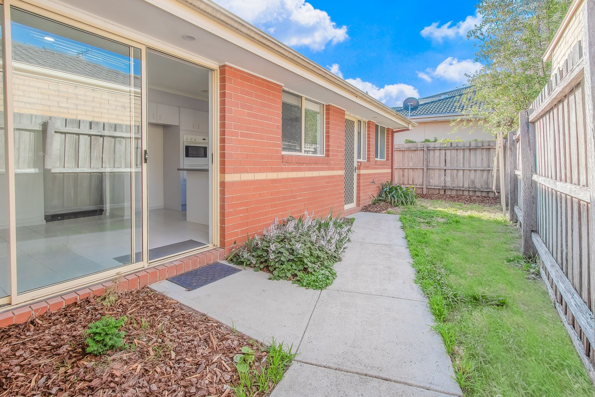 UNIT FOR LEASE WITH MUCH TO OFFER!