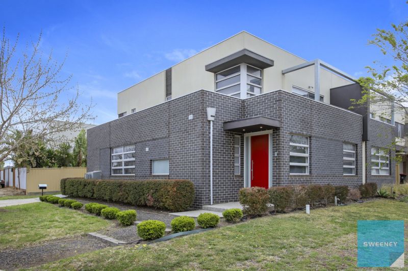 2 Irwin Gardens, Caroline Springs - Thumbnail 2
