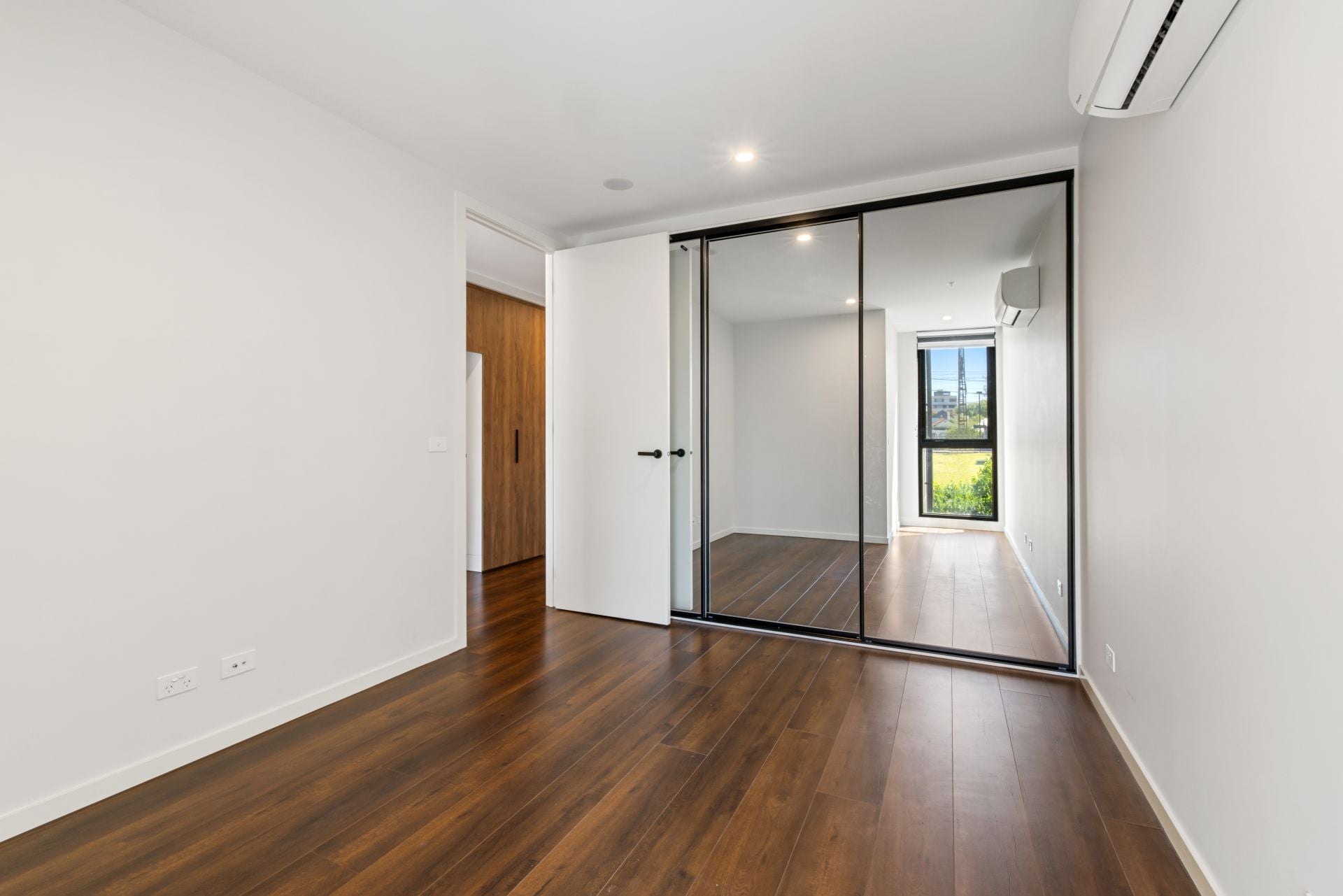 Central Modern Apartment.