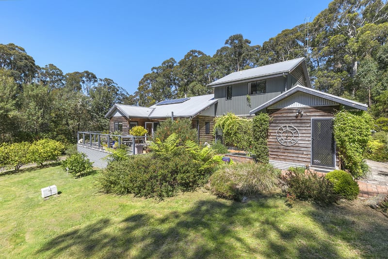 5 DWELLINGS/INCOME & ACREAGE, Lorne - Thumbnail 2