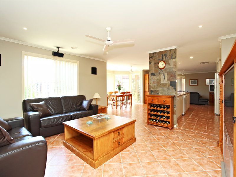 11 Astair Avenue SOUTH MORANG, South Morang - Thumbnail 5