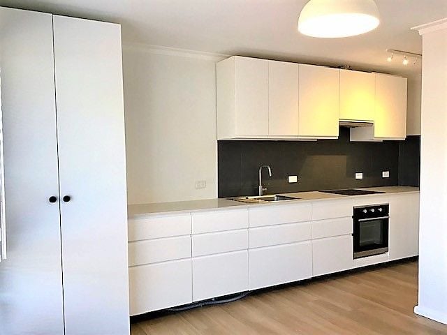 Fully Renovated Just Steps Way From Croxton Station
