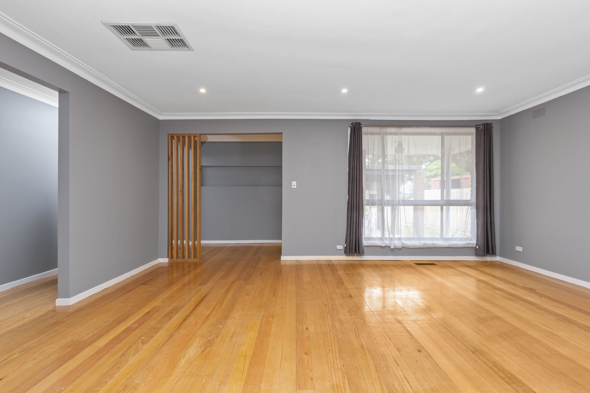 FRESHLY RENOVATED FAMILY HOME IN PERFECTLY LOCATED!