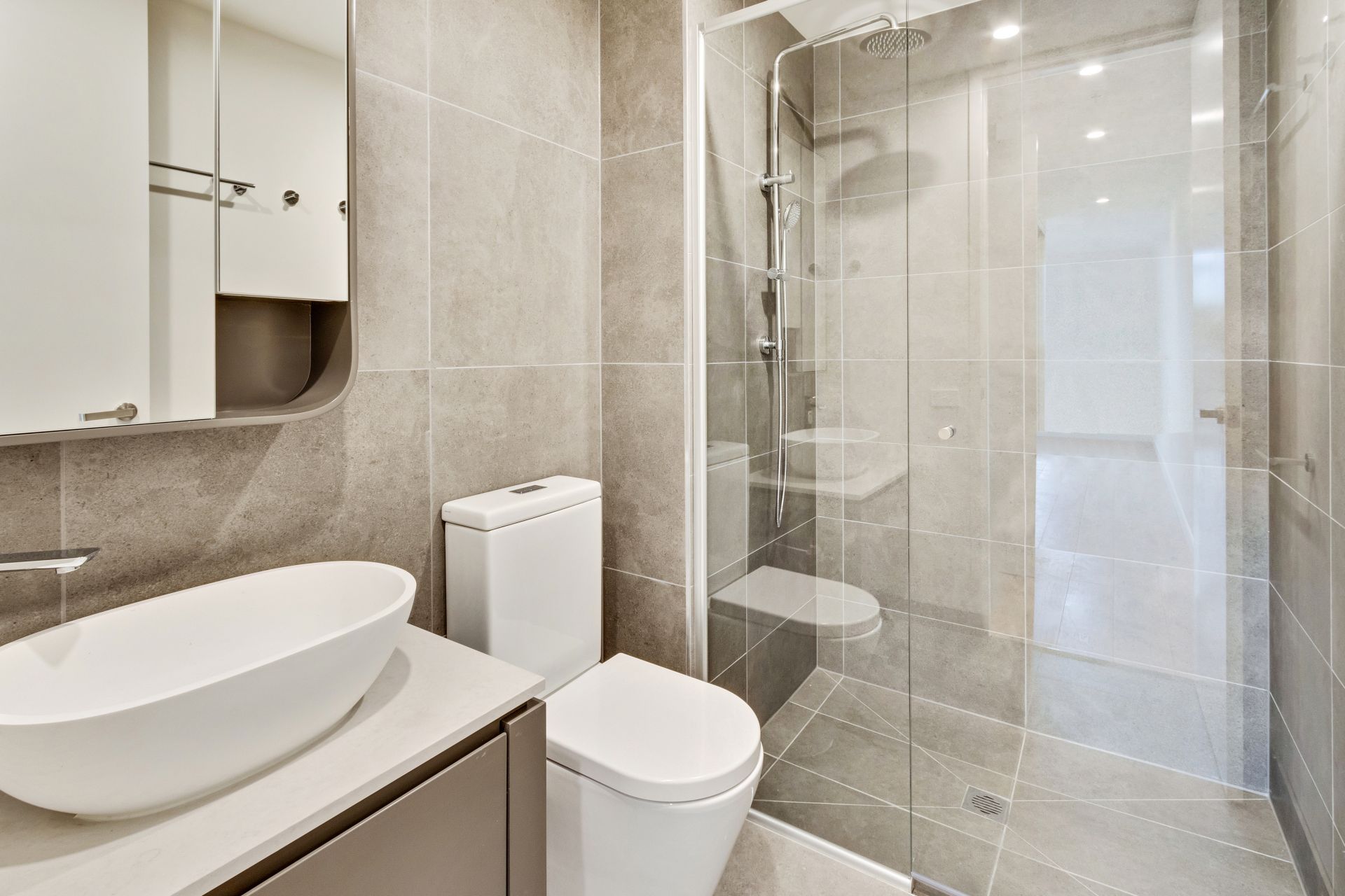 Location, Luxurious Lifestyle