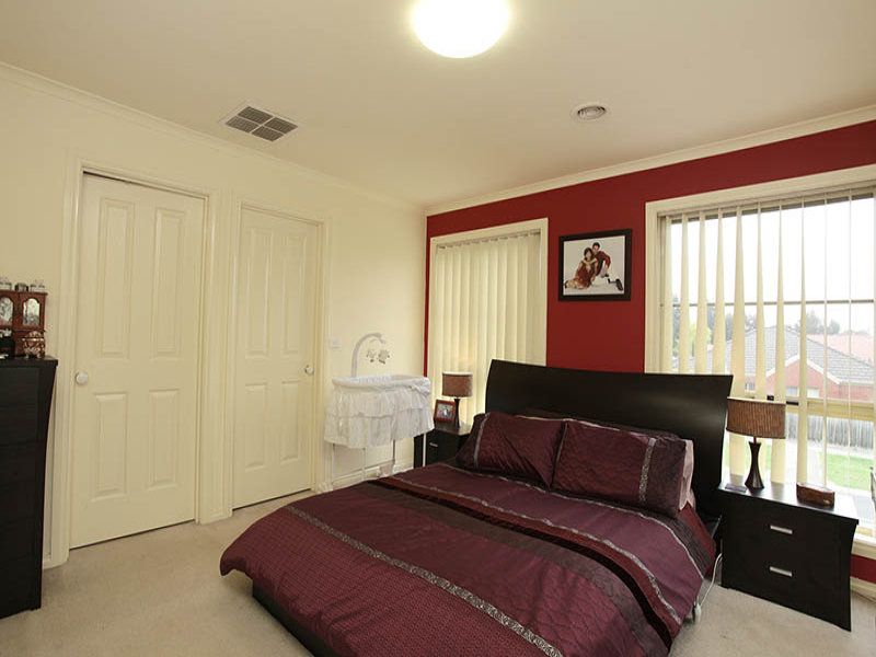 18 Trinity Way SOUTH MORANG, South Morang - Thumbnail 7