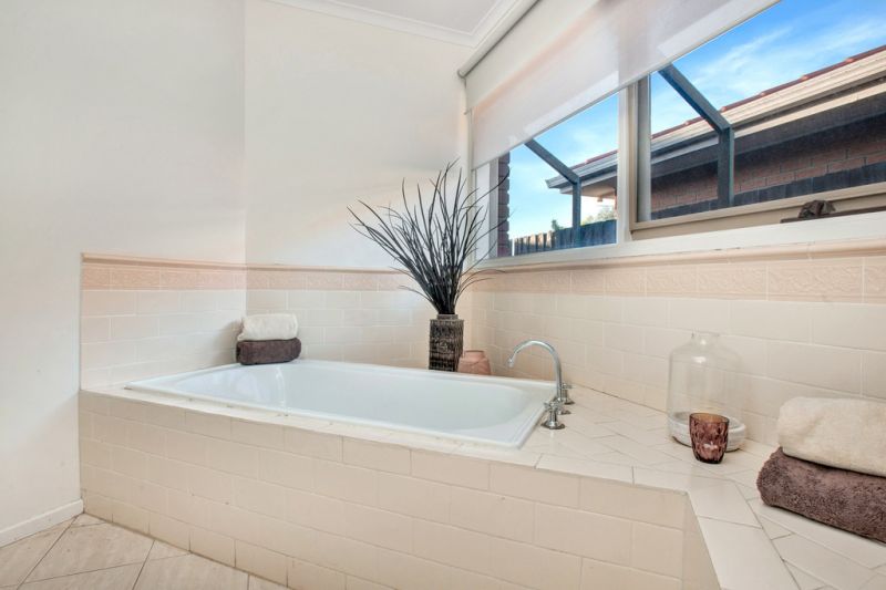 15 Tatman Drive, Altona Meadows - Thumbnail 7