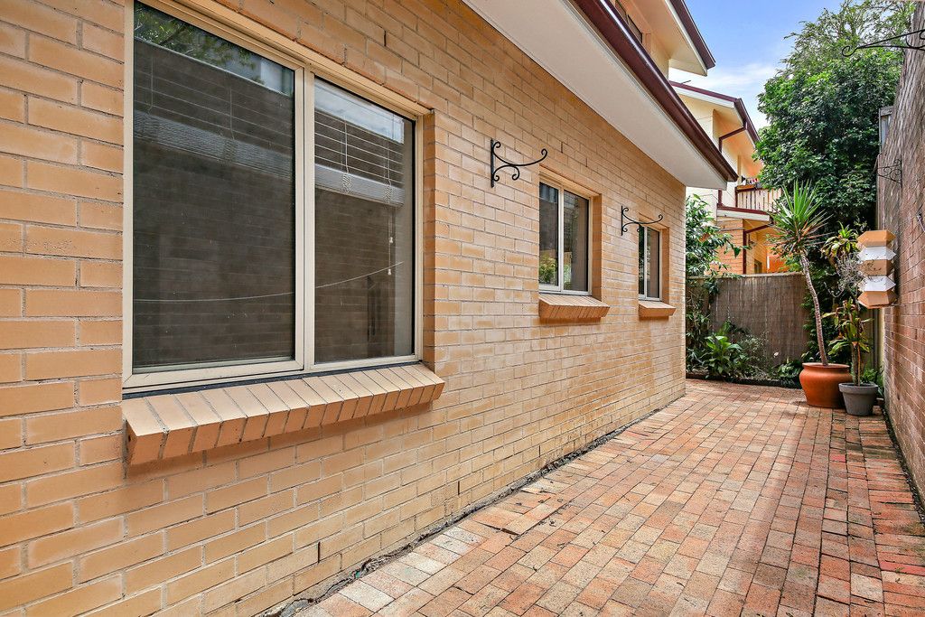 Quality Townhouse Of Privacy And Convenience