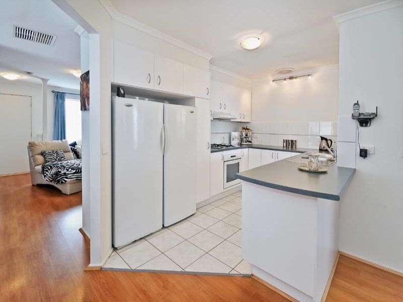 32 The Parkway, Caroline Springs - Thumbnail 3