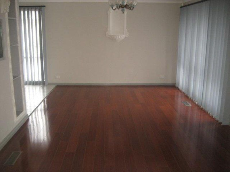 4 BEDROOMS, 3 BATHROOMS IN A GREAT LOCATION!