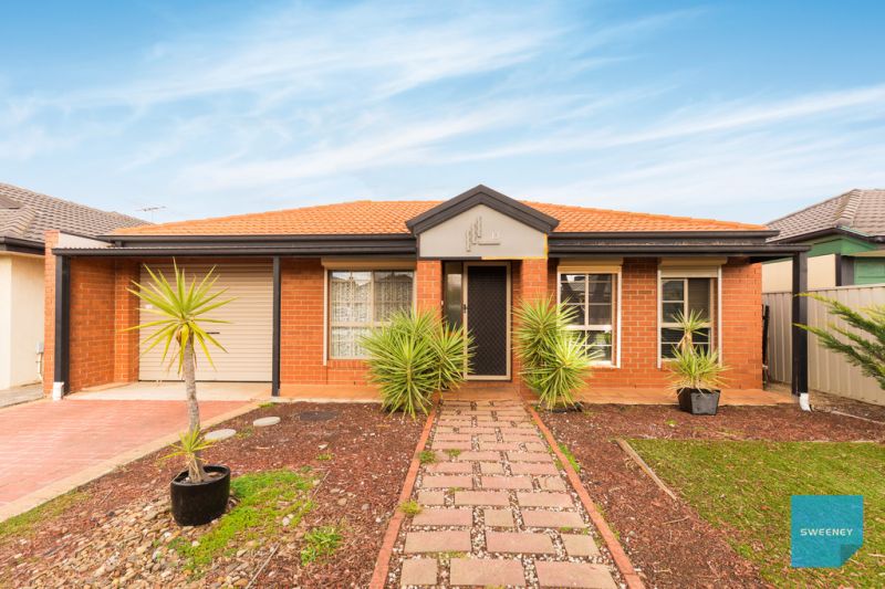 13 Macklin Way, Caroline Springs - Thumbnail 2