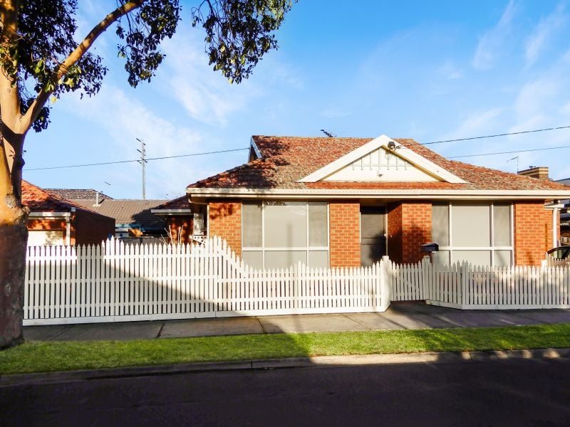 12 Clarence Street, Reservoir