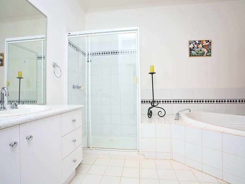 18 Emerald Court, Caroline Springs - Thumbnail 7