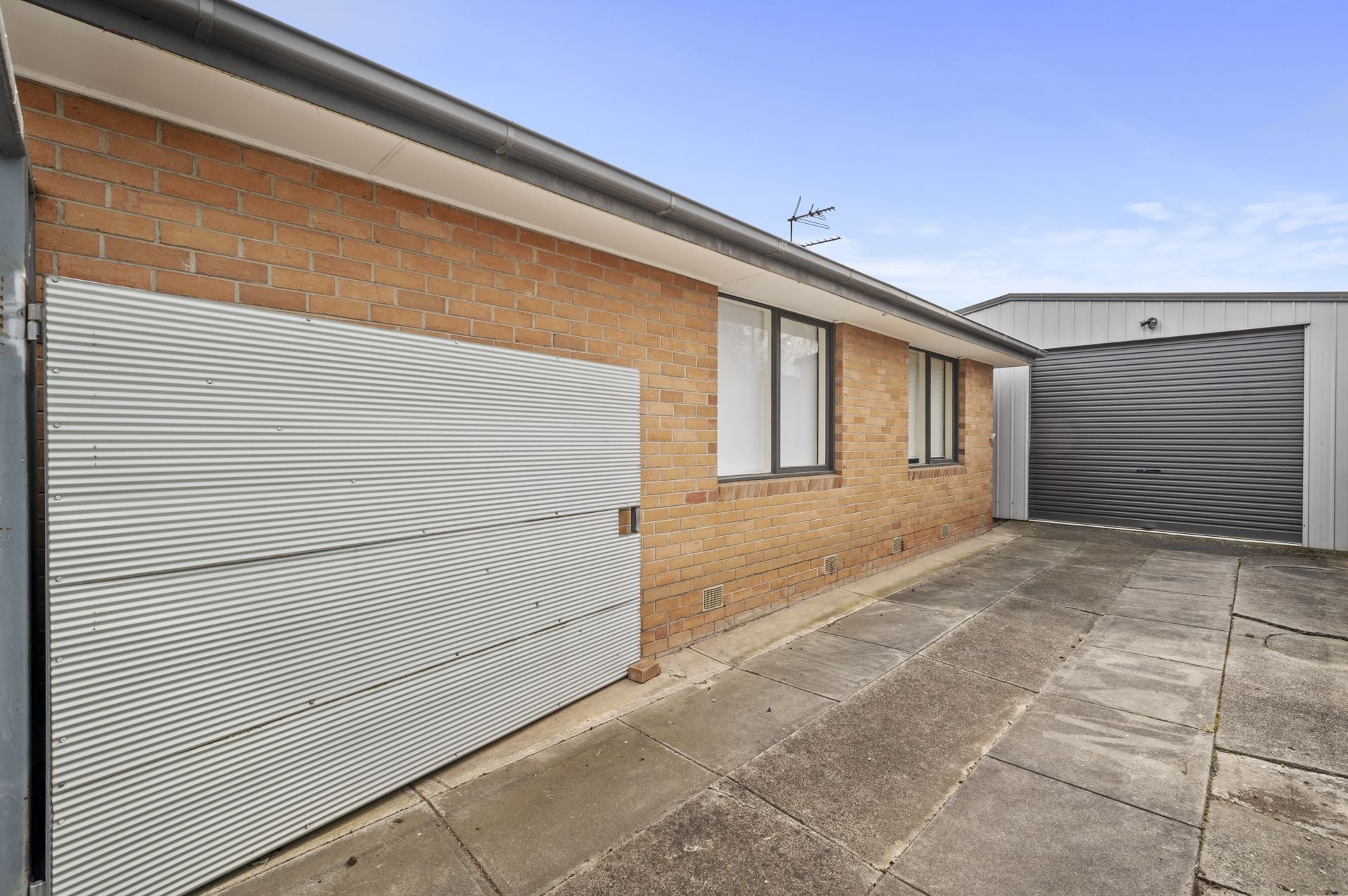 Convenience And Huge Size Tradies Garage