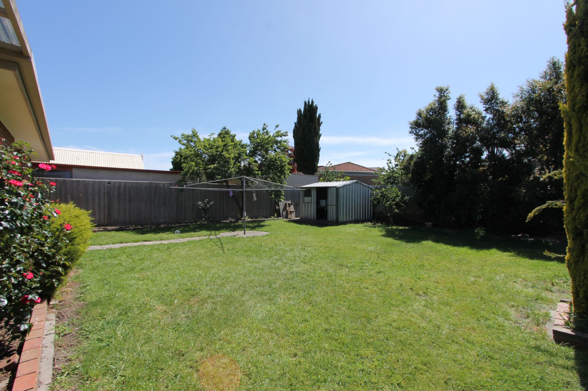 WARM & INVITING FAMILY HOME !!!