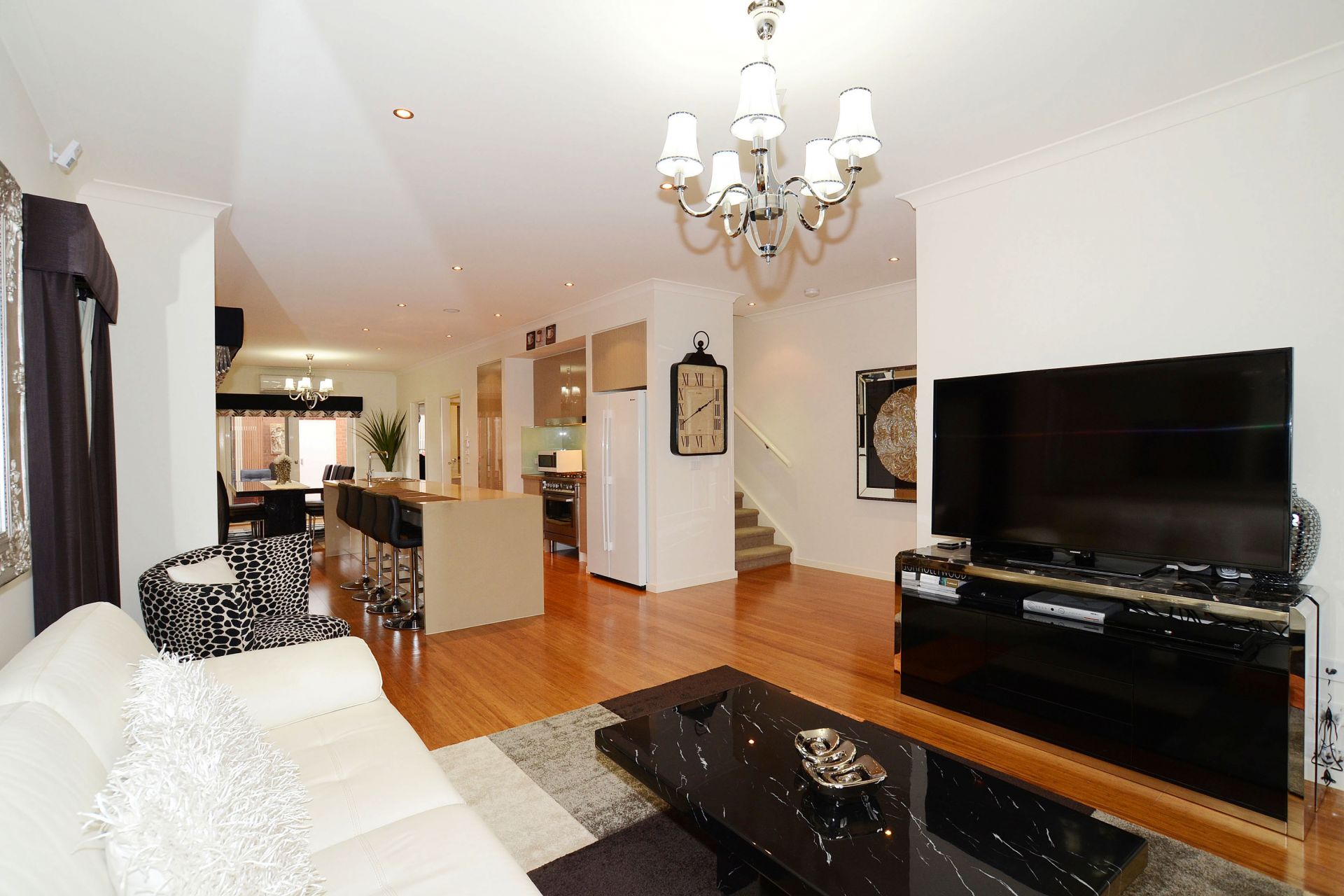 REFINED TOWN RESIDENCE