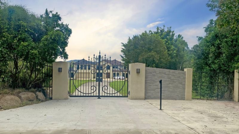 Modern Country Luxury -near 6 horse friendly acres – 4 mins to Samford Village