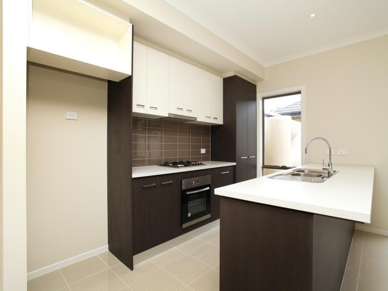 6 Fetcham Lane, Caroline Springs - Thumbnail 3