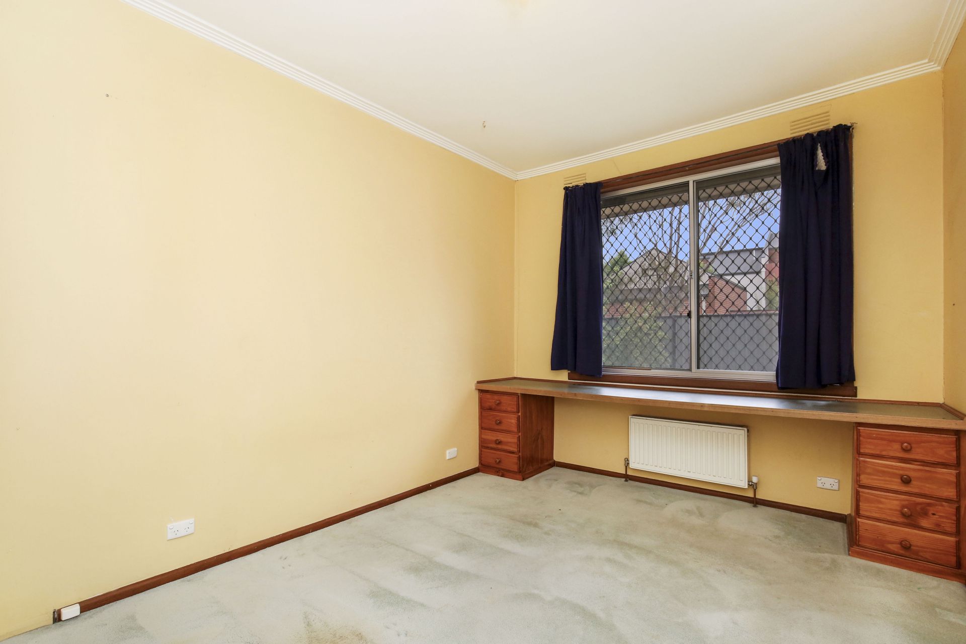 DOUBLE STOREY DELIGHT WITHIN WALKING DISTANCE TO LATROBE UNIVERSITY