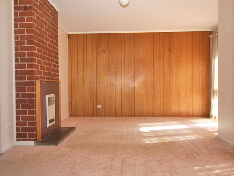 77 Kalgoorlie Crescent, Fisher - Thumbnail 2