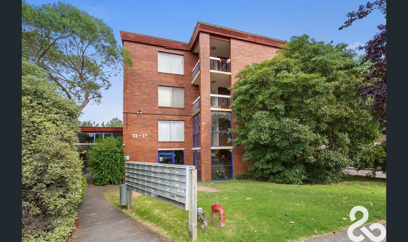 WALKING DISTANCE TO HIGH STREET!