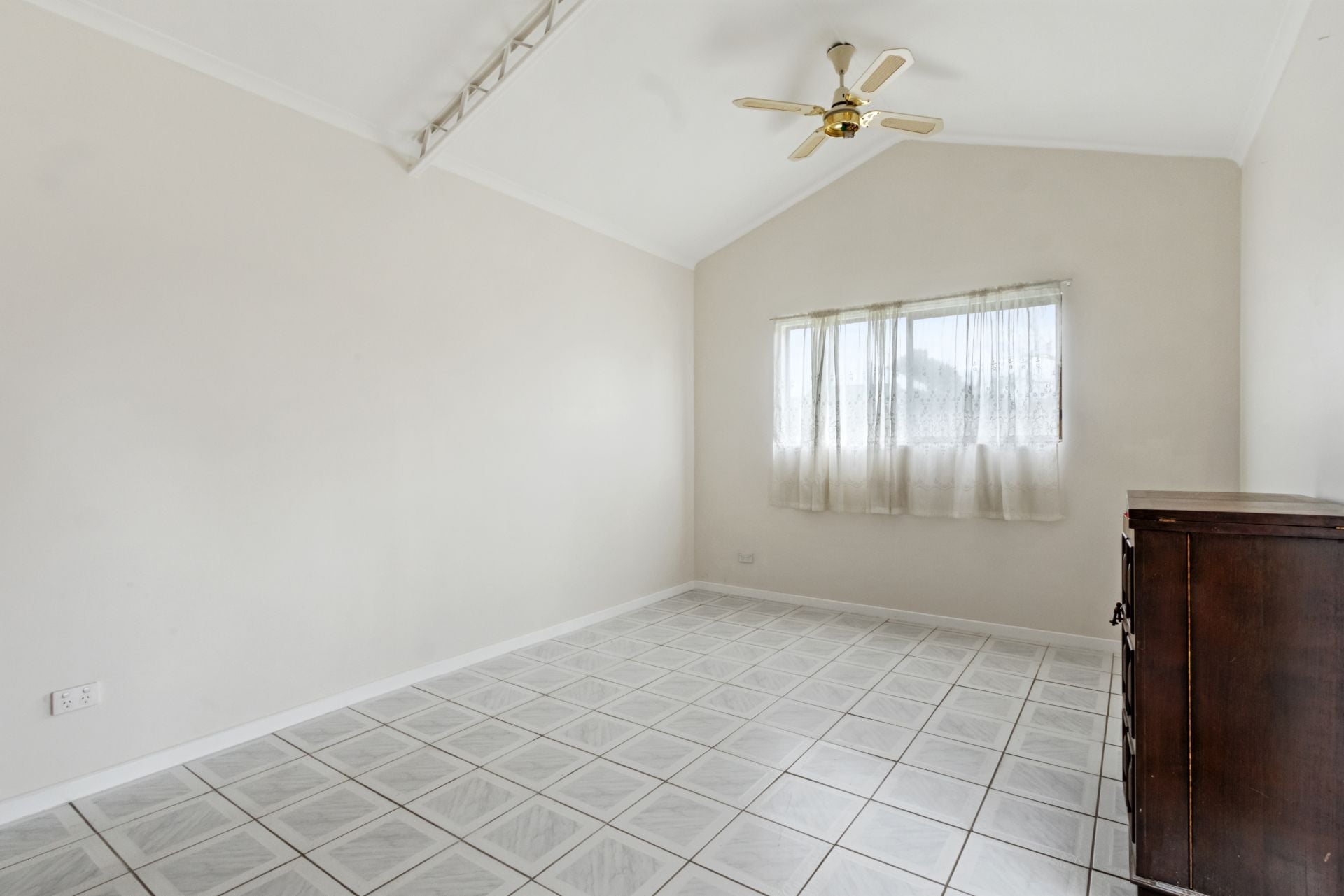 Charming 3-Bedroom home plus Bungalow!