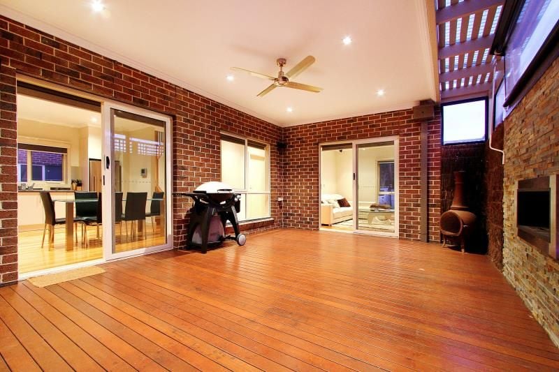 LUXURIOUS TOWNHOUSE!