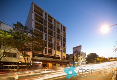 EXECUTIVE URBAN ONE BEDROOM WITH SWEEPING DISTRICT WATER VIEWS