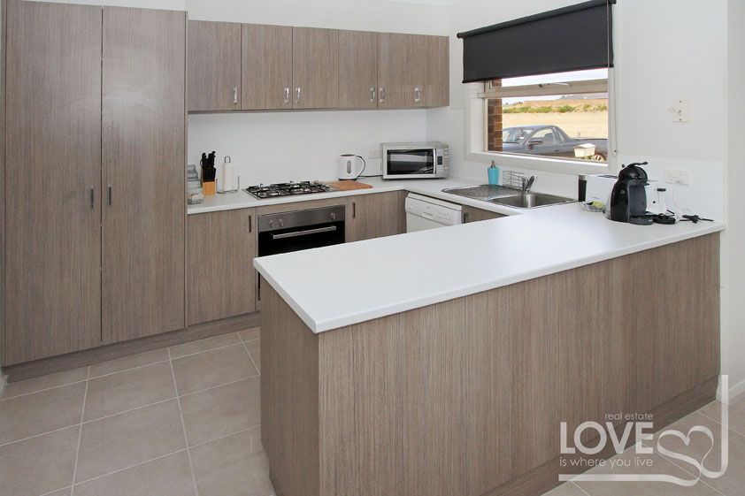 Modern Spacious Home!!