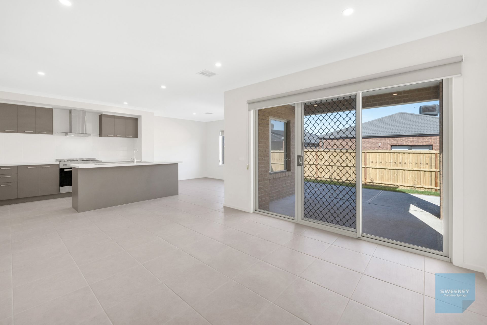 13 Milos Court, Fraser Rise - Thumbnail 7
