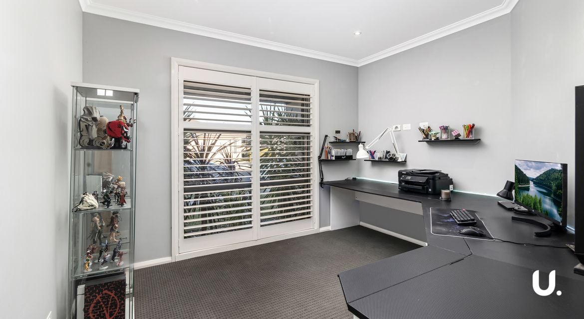 Colebee 6 Kirkwood Crescent