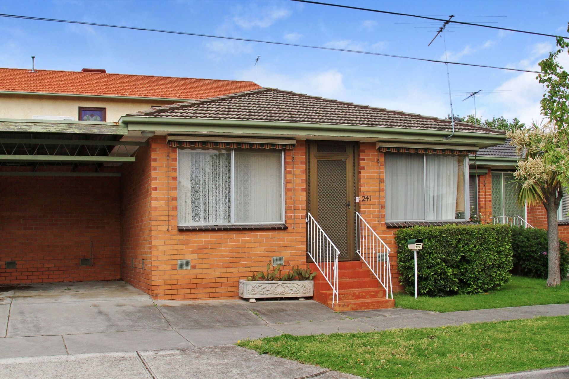 COMFORTABLE LIVING IN A SUPERB LOCATION