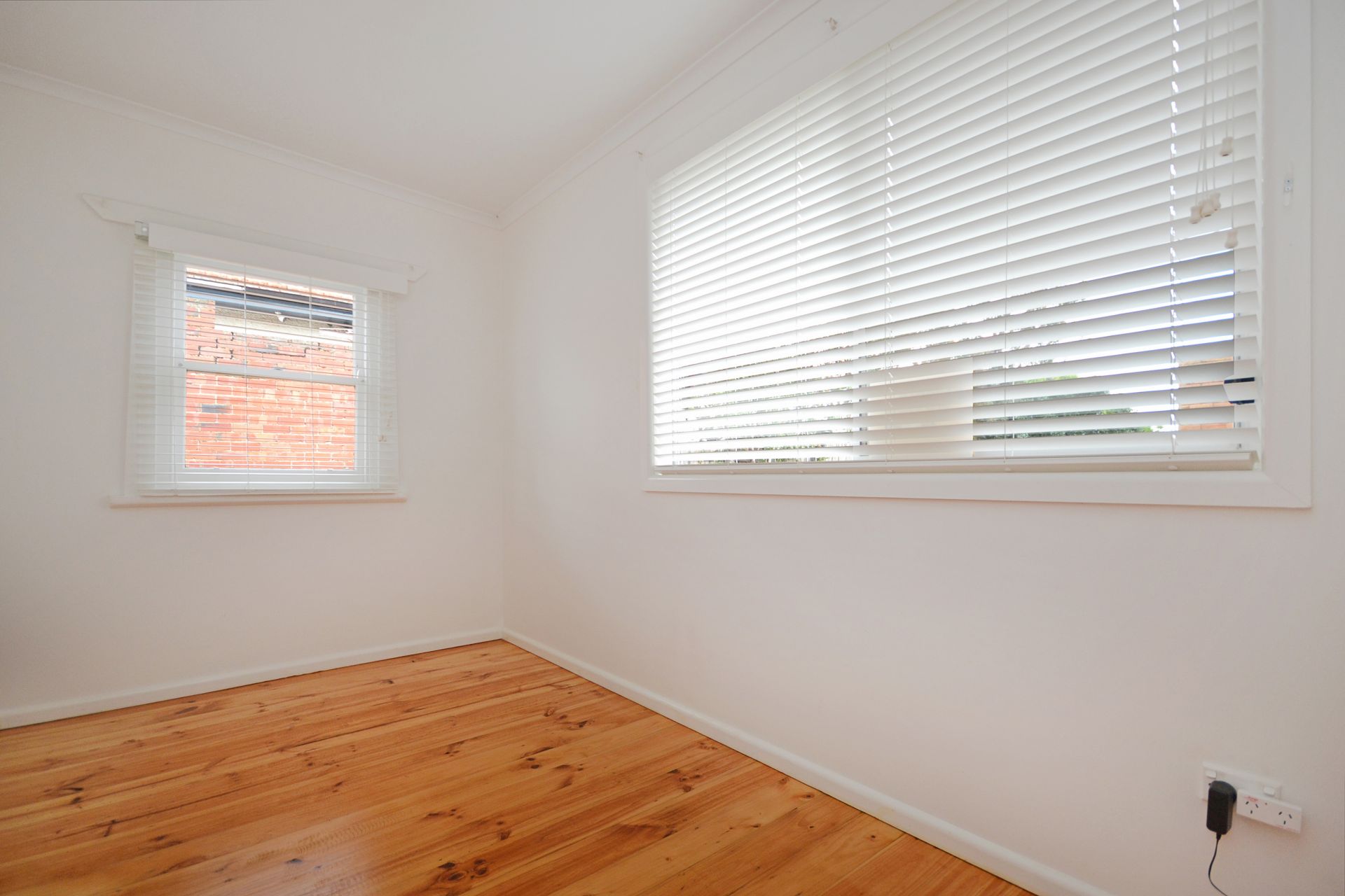 FULLY RENOVATED & IN A FABULOUS LOCATION!