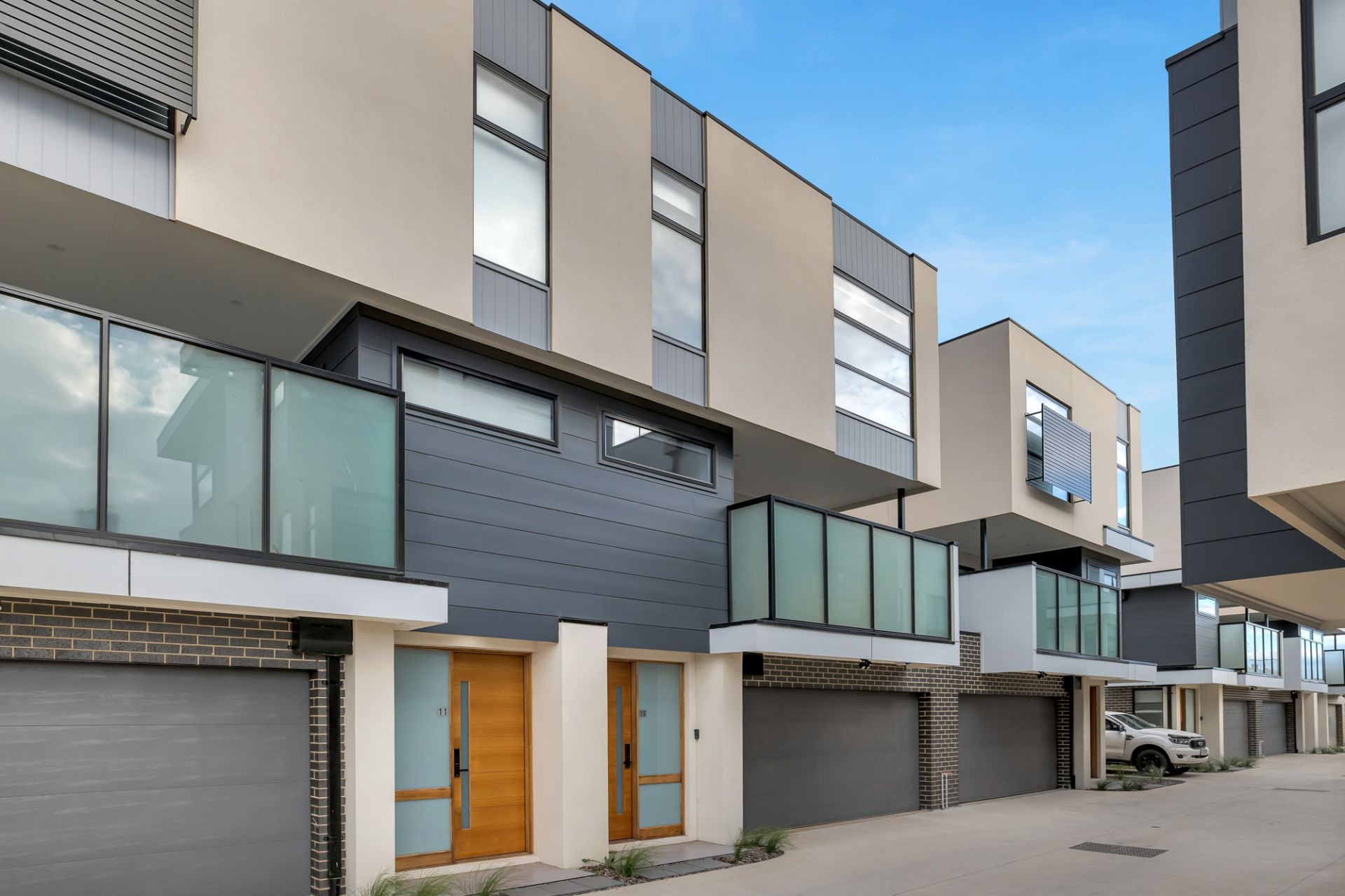 9/13 Vinko Court, Fraser Rise - Thumbnail 2