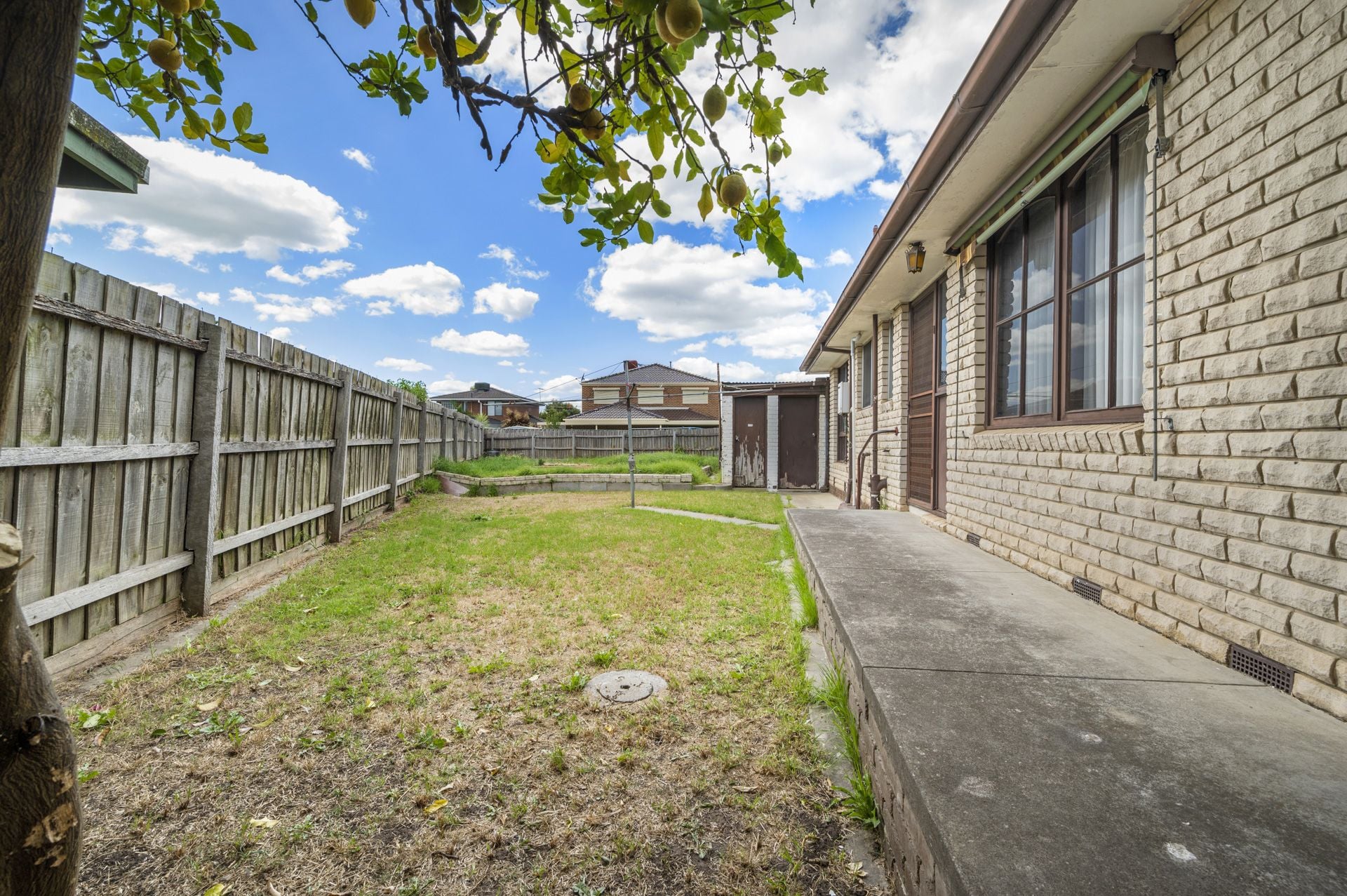 4 BEDROOMS - WALK TO THE TRAIN