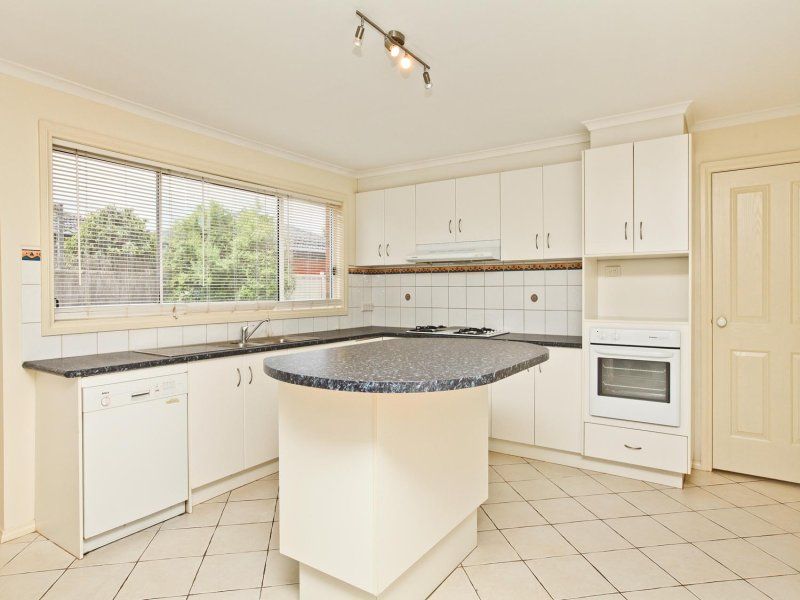7 Emerald Court, Caroline Springs - Thumbnail 3
