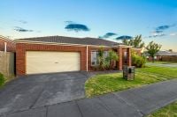 2 Hunter Lane, Pakenham VIC