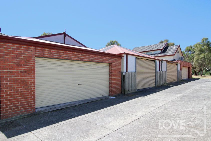 BEAUTIFULLY PRESENTED 3 BEDROOM TOWNHOUSE