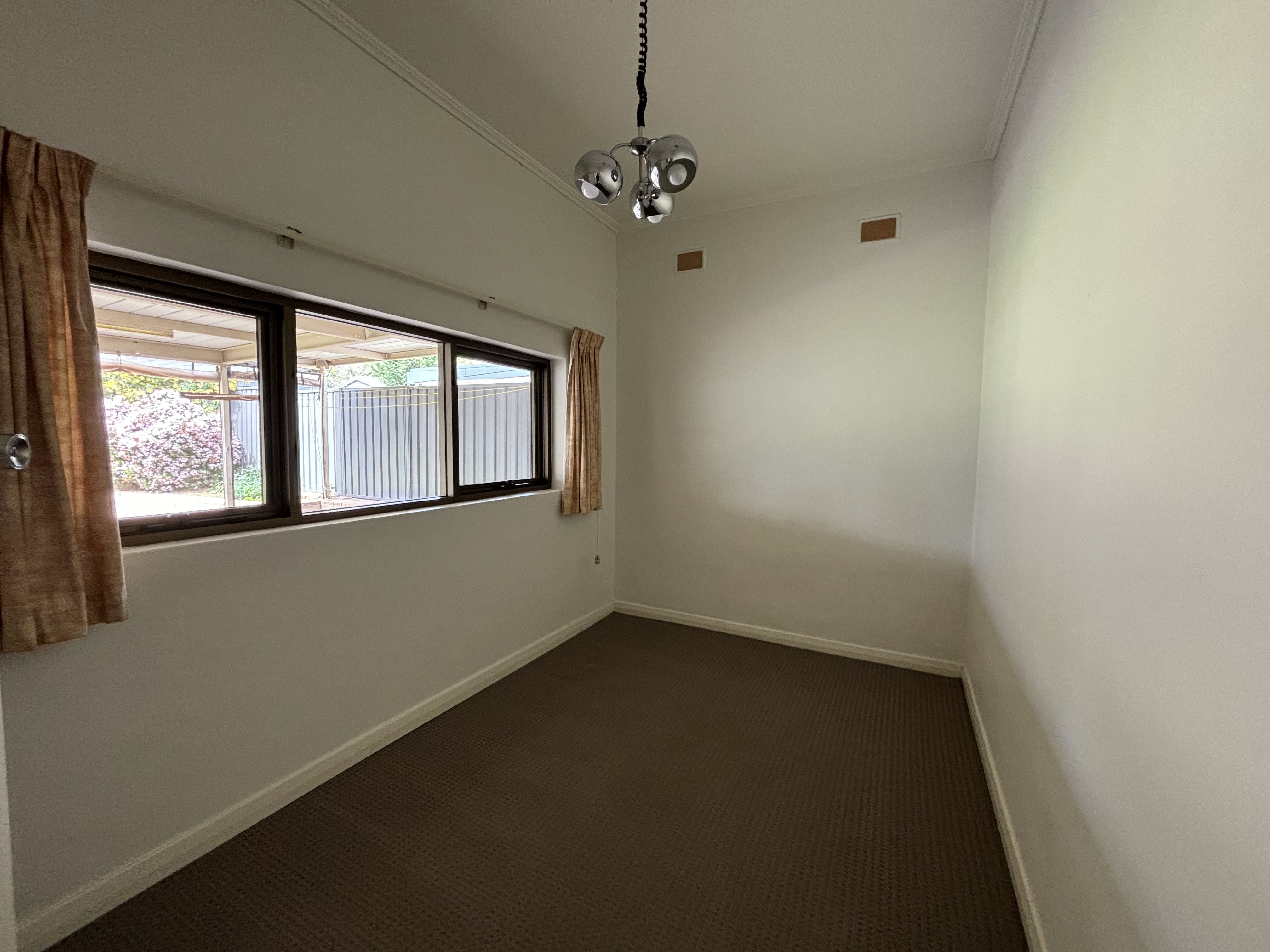 25 Winnall Avenue Clapham 5062