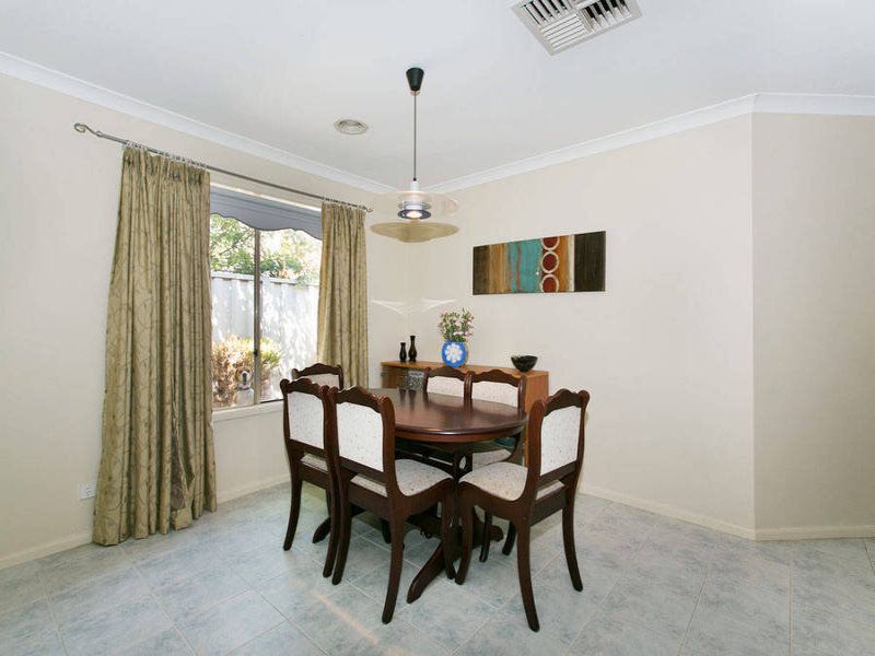 21 Edgbaston Parade, Caroline Springs - Thumbnail 4